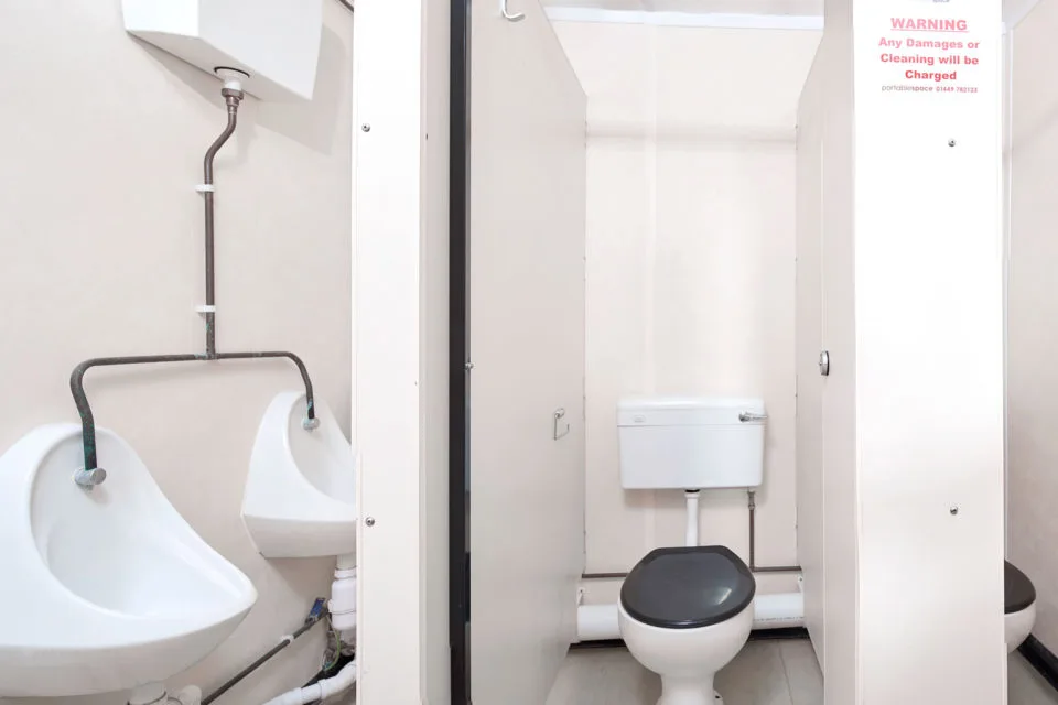 Cabina de aseo de acero 2+1 – 12×9 pies - Imagen 5