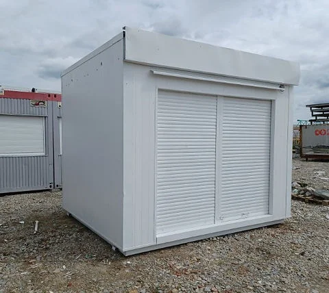 Contenedor comercial 300×350 con persianas frontales divididas